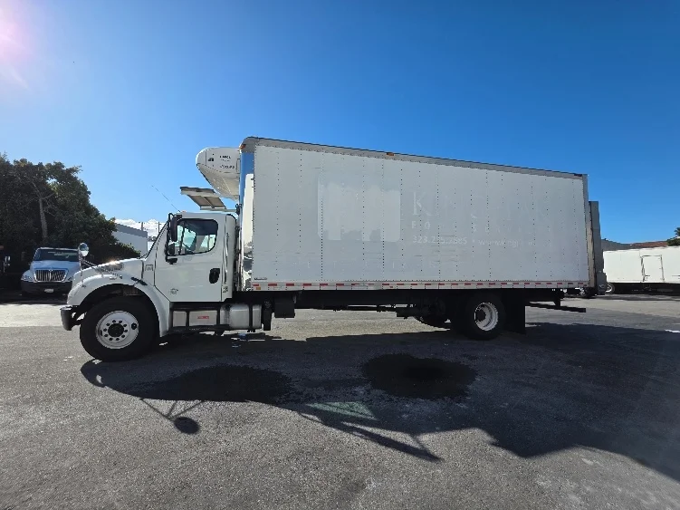 2019 Freightliner M2 106 - image 4