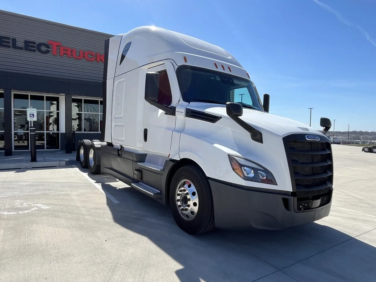 2023 Freightliner Cascadia - image 19