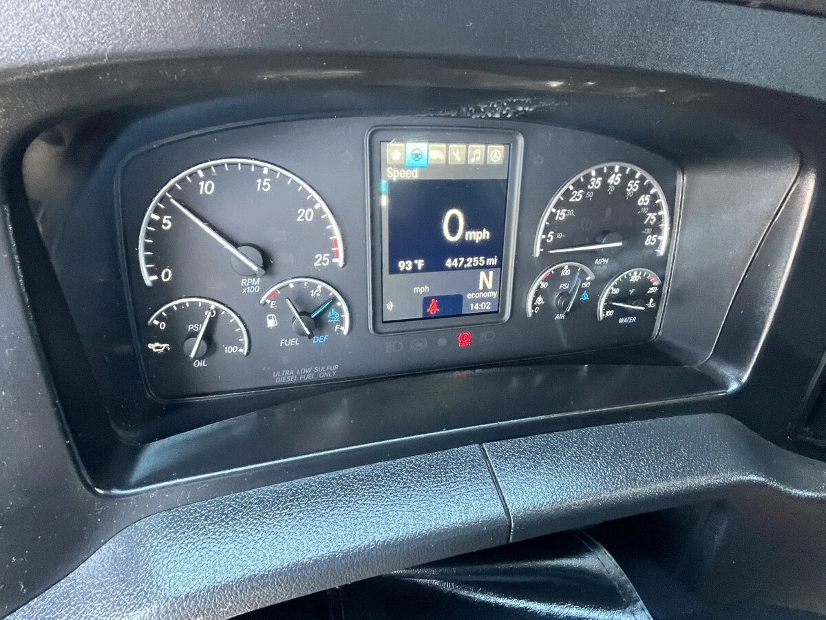 2023 Freightliner Cascadia - image 27