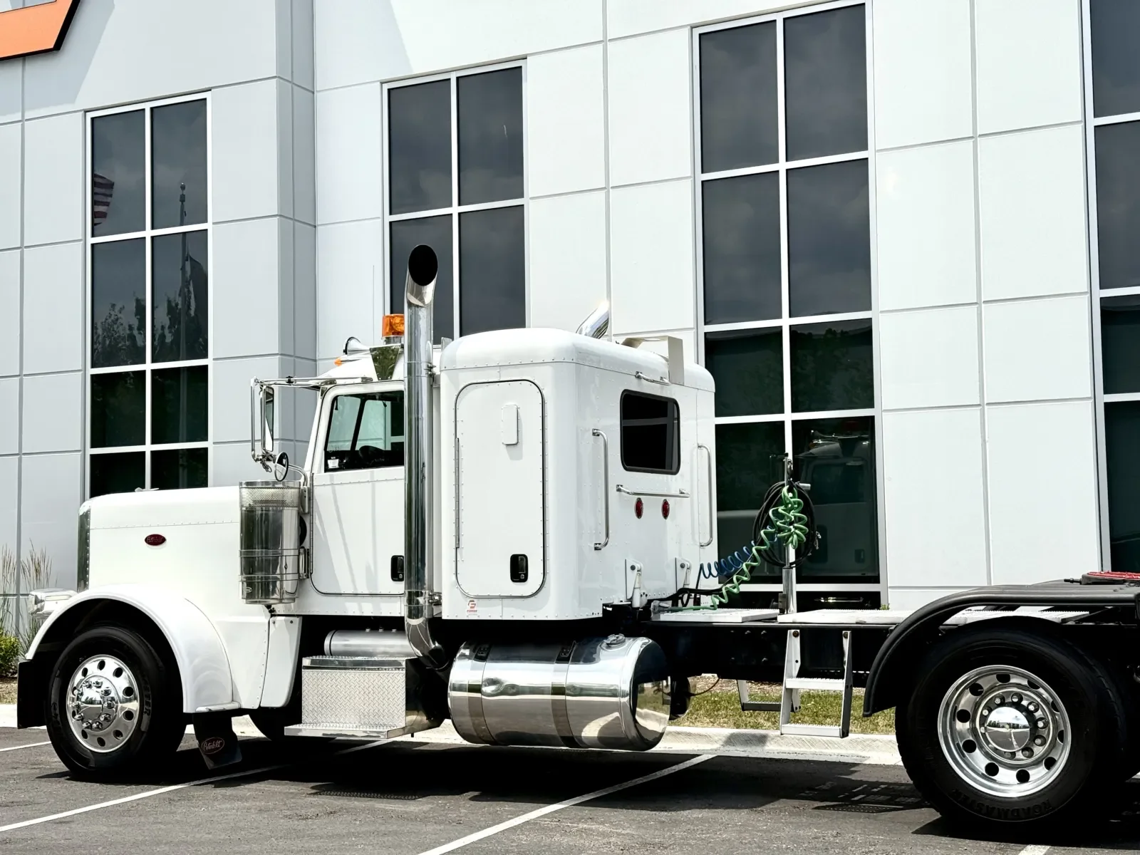 2014 Peterbilt 389 - image 8
