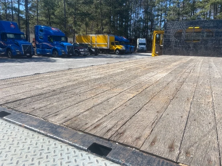 2019 Freightliner M2 106 - image 10