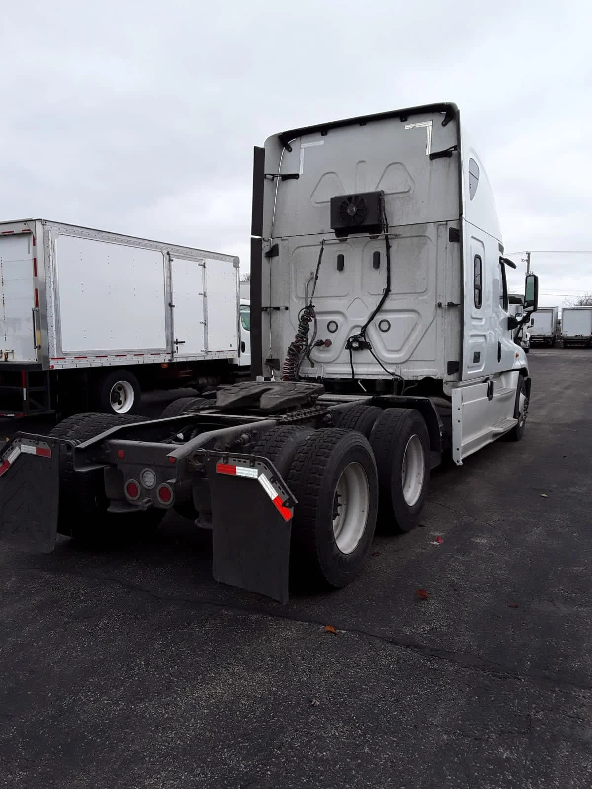 2020 Freightliner Cascadia - image 4