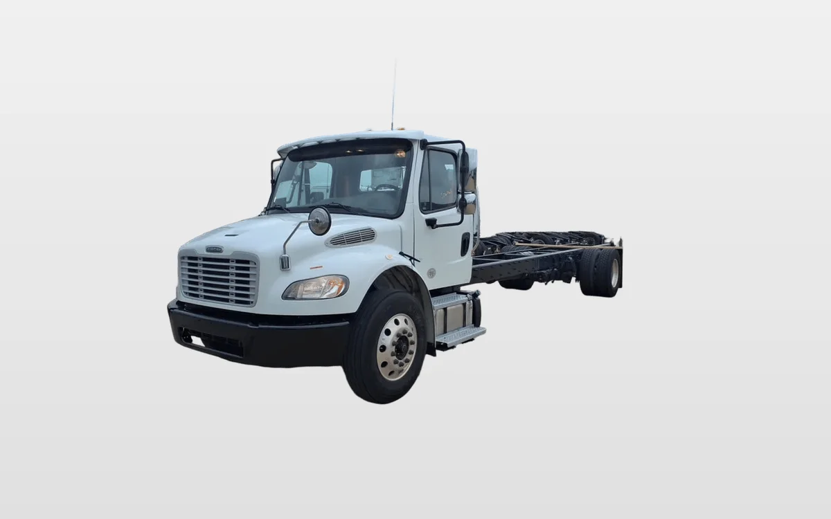 2021 Freightliner M2 106 - image 1