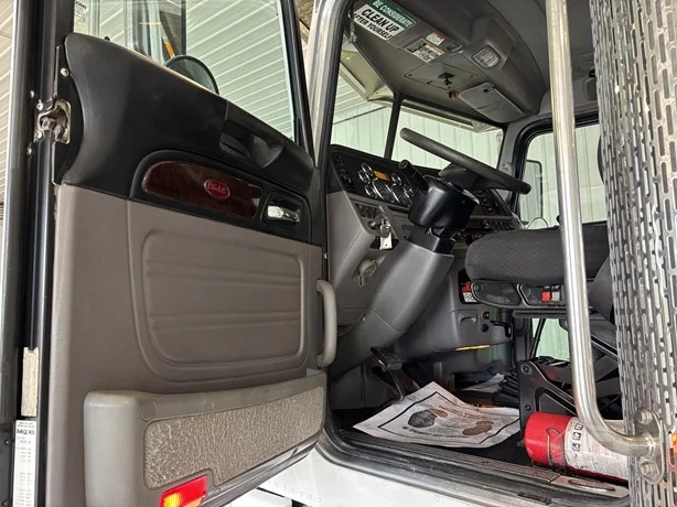 2019 Peterbilt 389 in Hartford, SD — photo 13