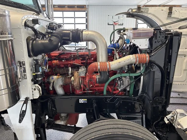 2019 Peterbilt 389 in Hartford, SD — photo 19