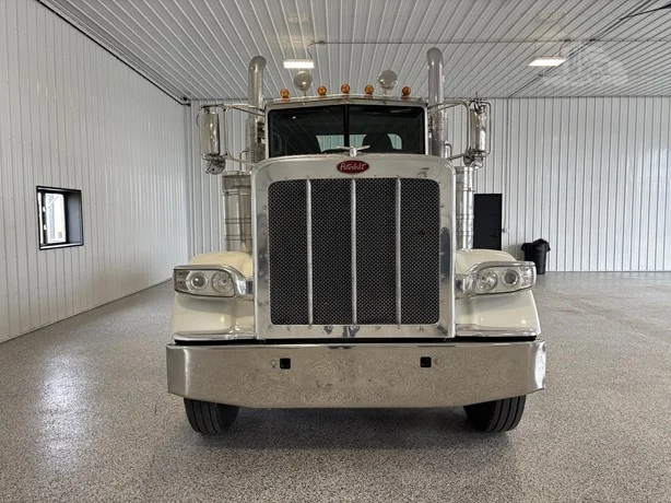 2019 Peterbilt 389 in Hartford, SD — photo 6