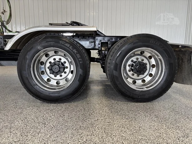 2019 Peterbilt 389 in Hartford, SD — photo 10