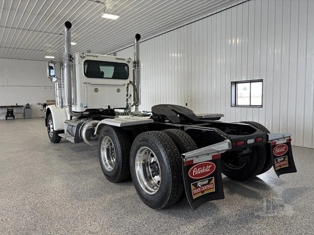 2019 Peterbilt 389 in Hartford, SD — photo 2