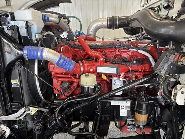 2019 Peterbilt 389 in Hartford, SD — photo 18