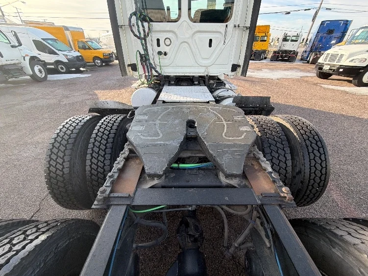 2018 Freightliner Cascadia in Dallas, TX — photo 6