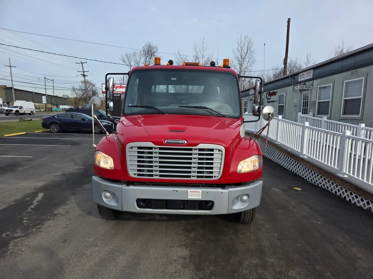 2020 Freightliner M2 106 in Bensalem, PA — photo 2