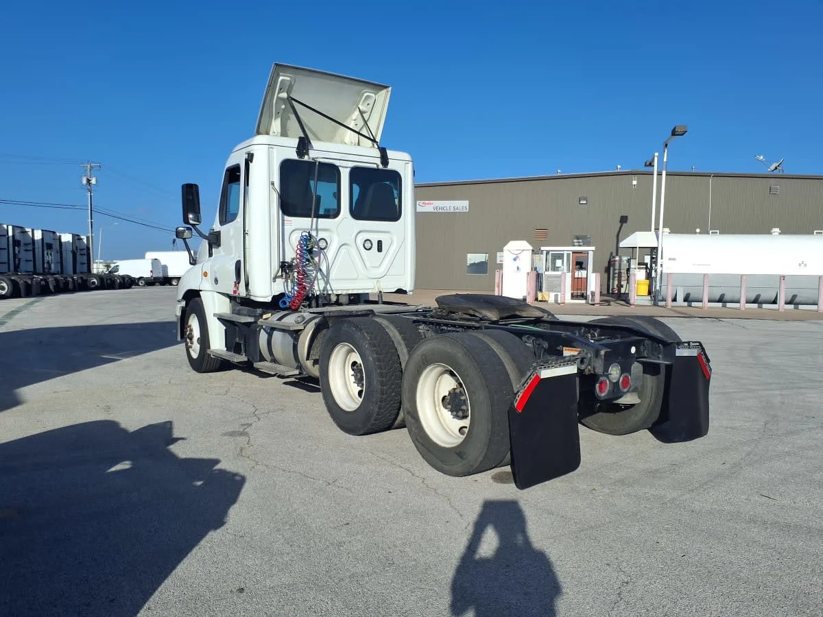 2019 Freightliner Cascadia in Fort Worth, TX — photo 6