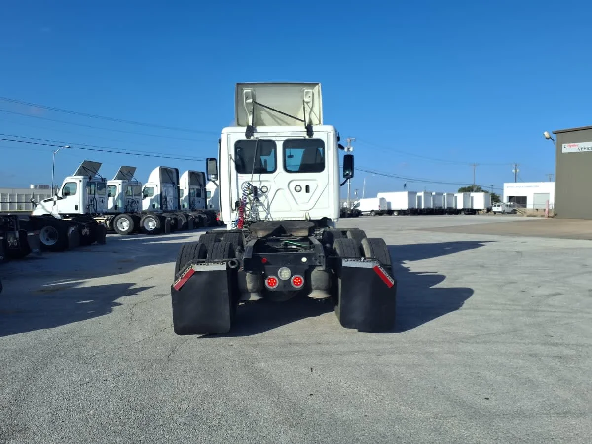 2019 Freightliner Cascadia in Fort Worth, TX — photo 5