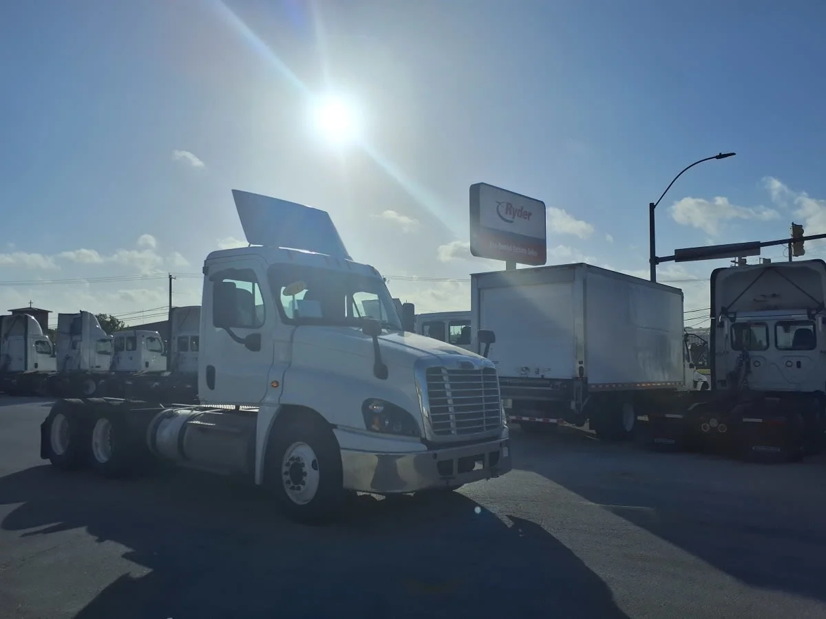 2019 Freightliner Cascadia in Fort Worth, TX — photo 3