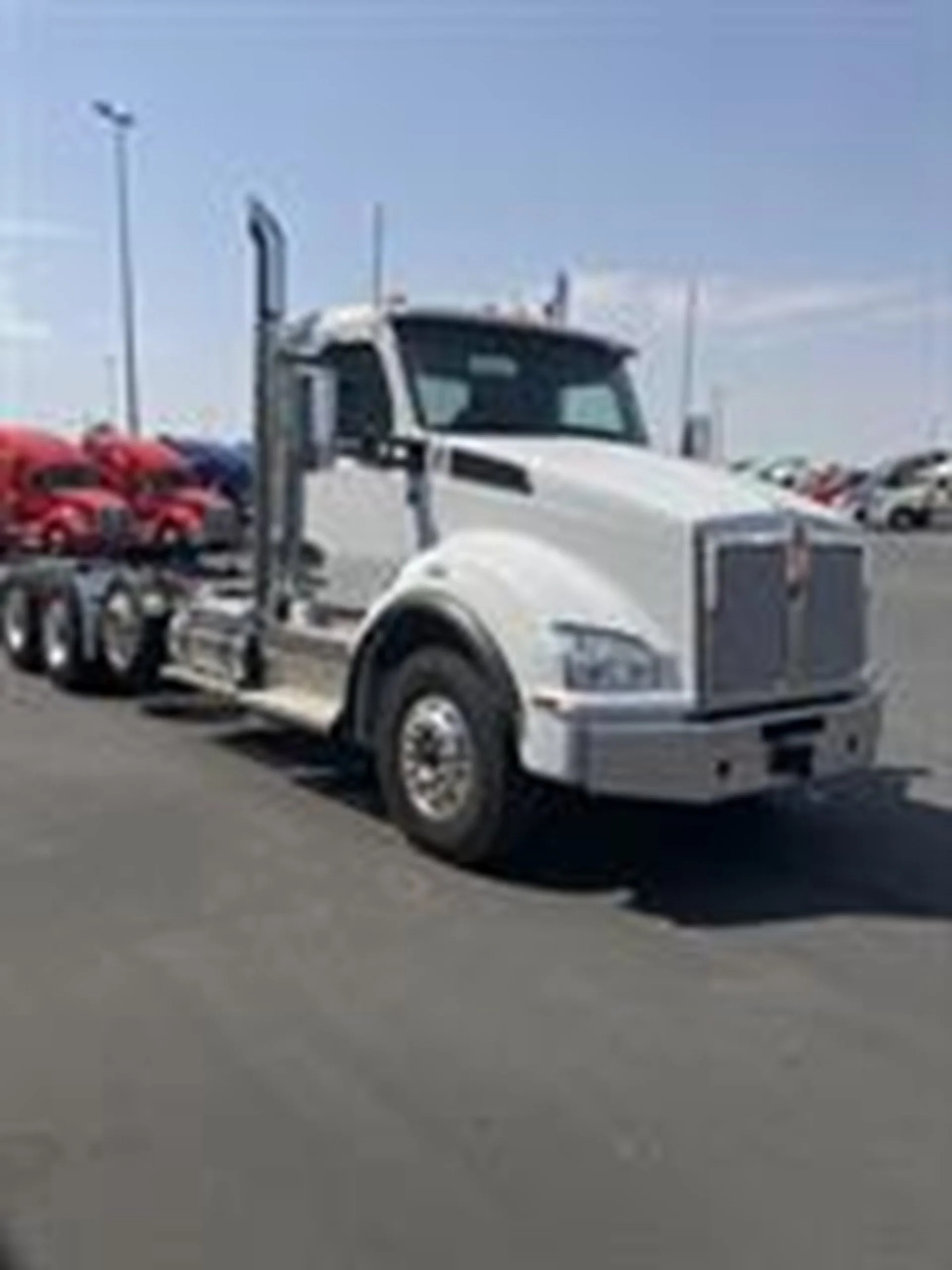 2025 Kenworth T880 - image 3