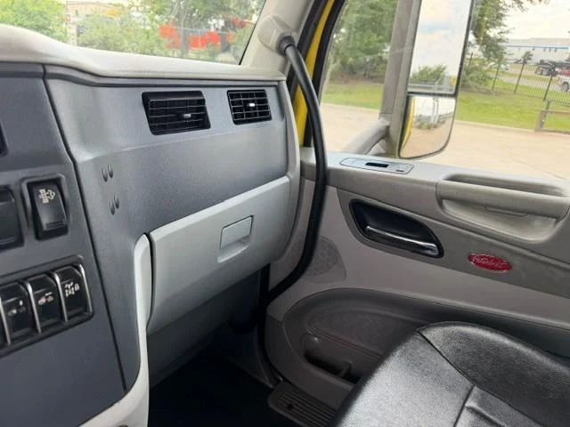 2021 Peterbilt 579 — photo 31