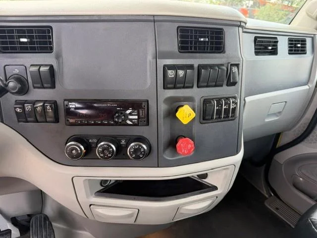 2021 Peterbilt 579 — photo 32
