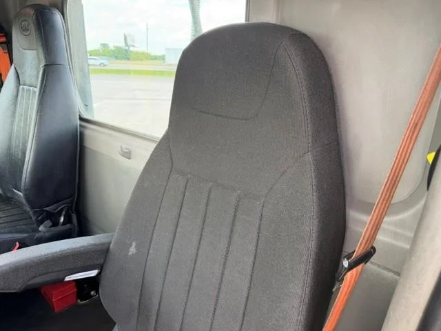 2021 Peterbilt 579 — photo 27