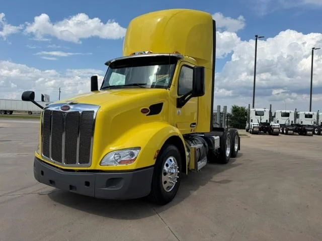 2021 Peterbilt 579 — photo 2