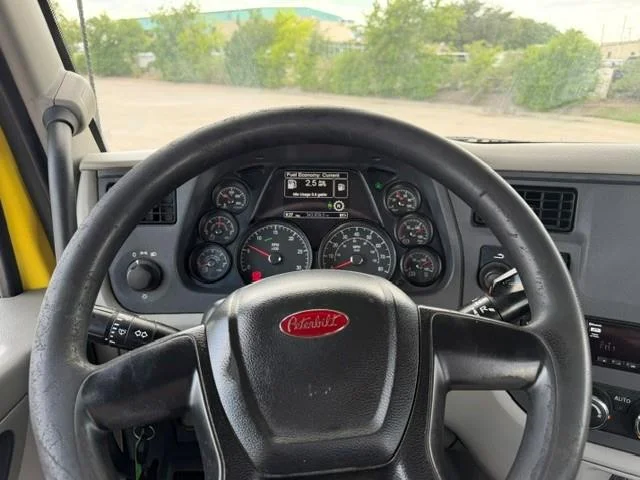 2021 Peterbilt 579 — photo 33