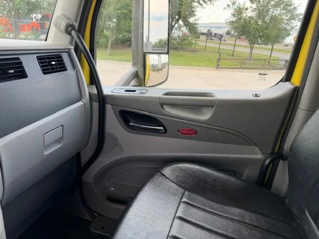 2021 Peterbilt 579 — photo 30