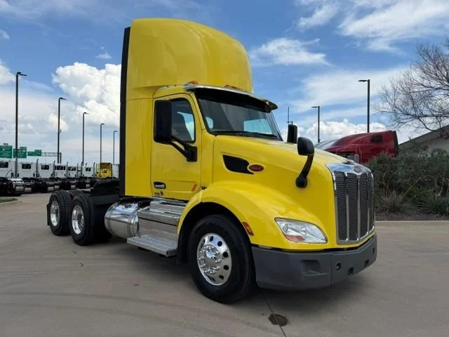 2021 Peterbilt 579 — photo 9