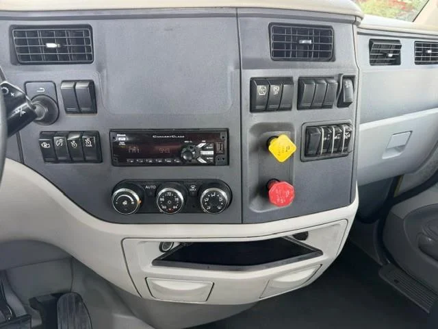 2021 Peterbilt 579 — photo 42