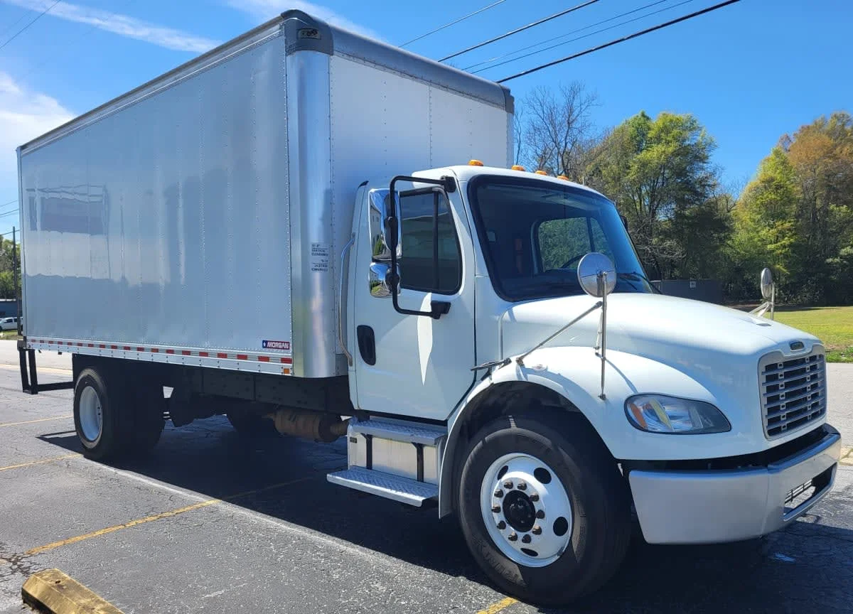 2021 Freightliner M2 106 in Jacksonville, FL — photo 3