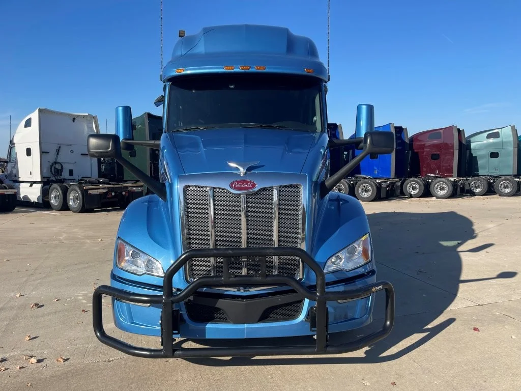 2023 Peterbilt 579 - image 8