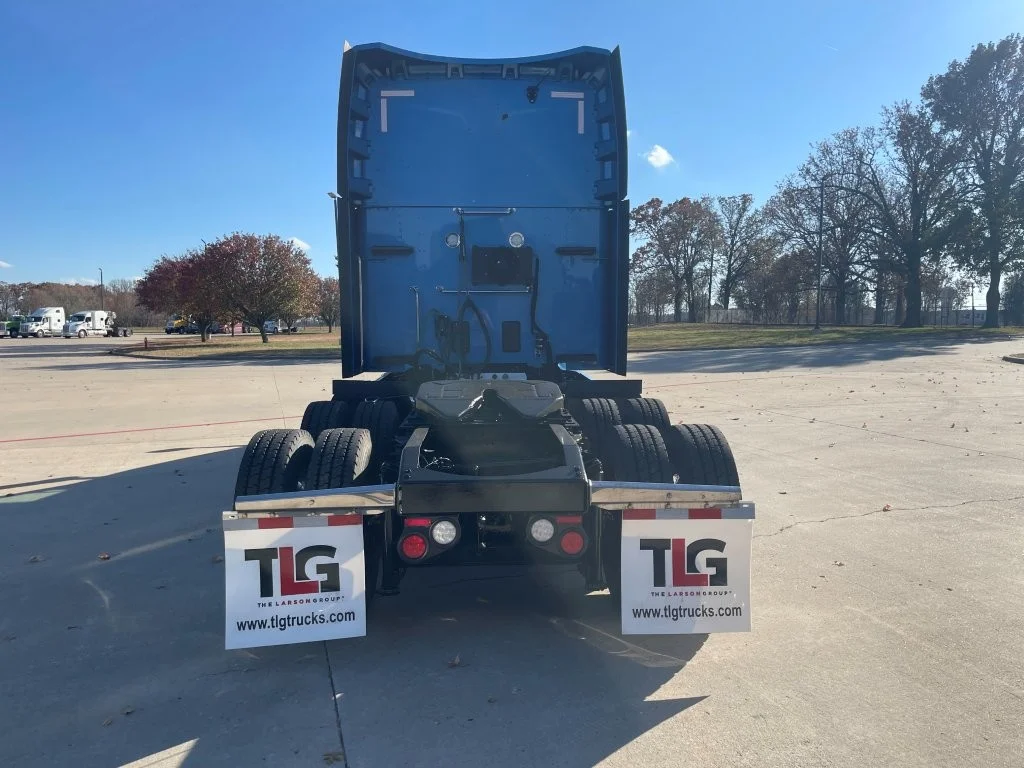 2023 Peterbilt 579 - image 4