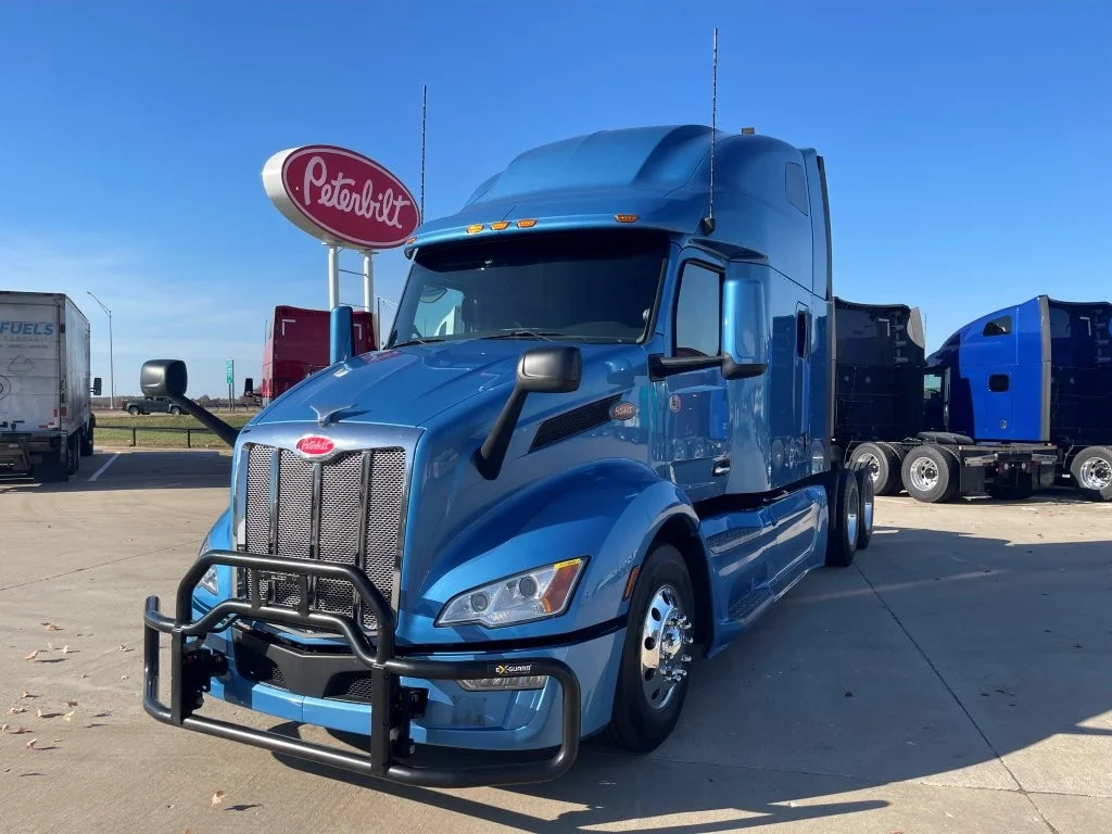 2023 Peterbilt 579 in Lowell, AR