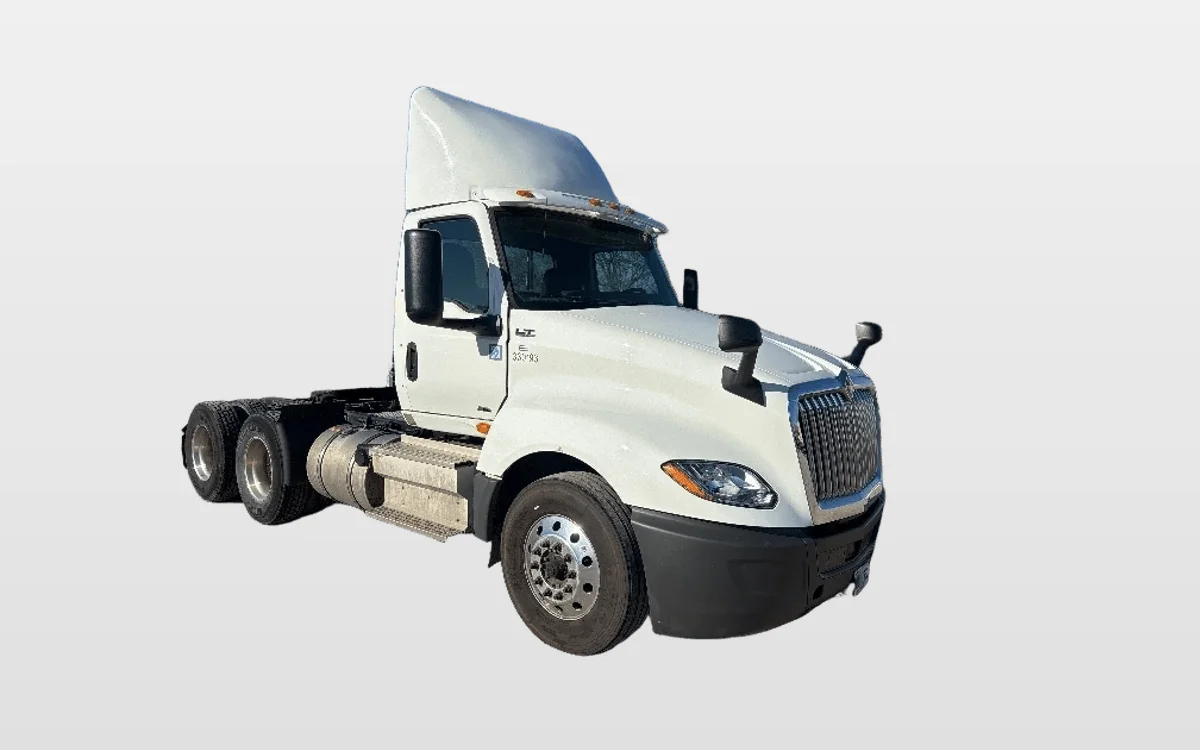 2019 International LT - image 1