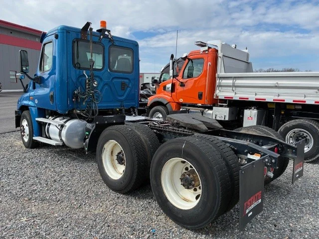 2016 Freightliner Cascadia in Marshfield, WI — photo 4