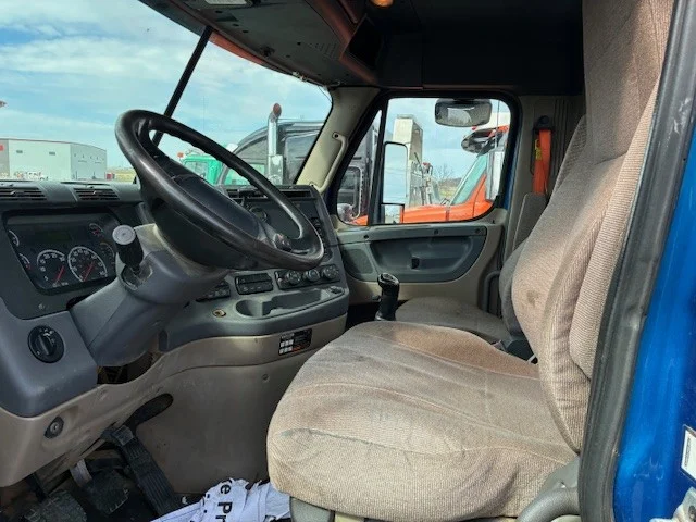 2016 Freightliner Cascadia in Marshfield, WI — photo 6