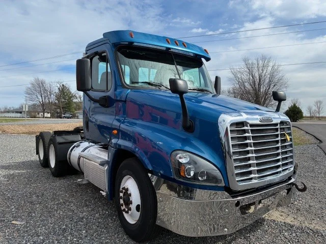 2016 Freightliner Cascadia in Marshfield, WI — photo 2