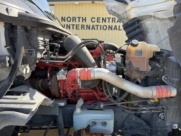 2023 International LT - image 17