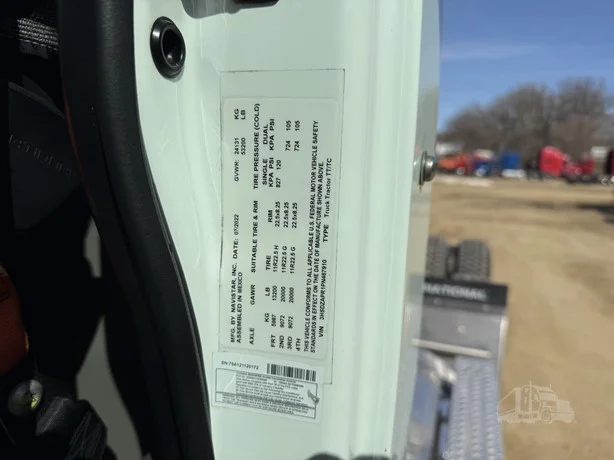 2023 International LT - image 9