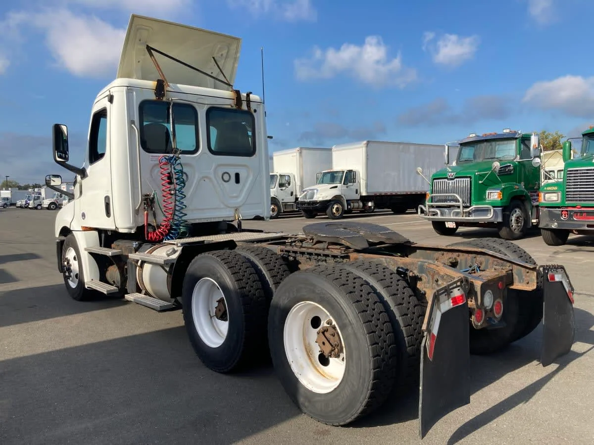 2019 Freightliner Cascadia in Springfield, MA — photo 6