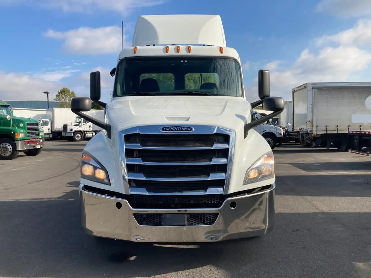 2019 Freightliner Cascadia in Springfield, MA — photo 2