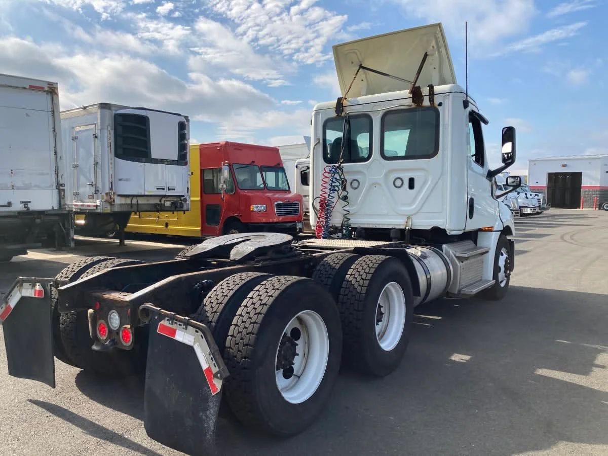 2019 Freightliner Cascadia in Springfield, MA — photo 4