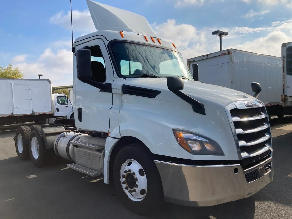 2019 Freightliner Cascadia in Springfield, MA — photo 3