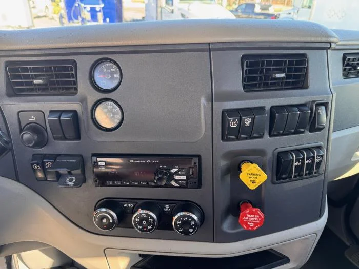 2020 Peterbilt 579 - image 15