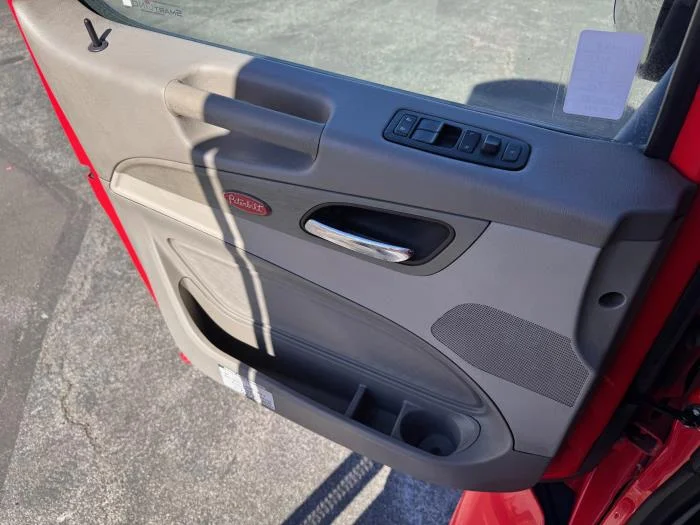 2020 Peterbilt 579 - image 12