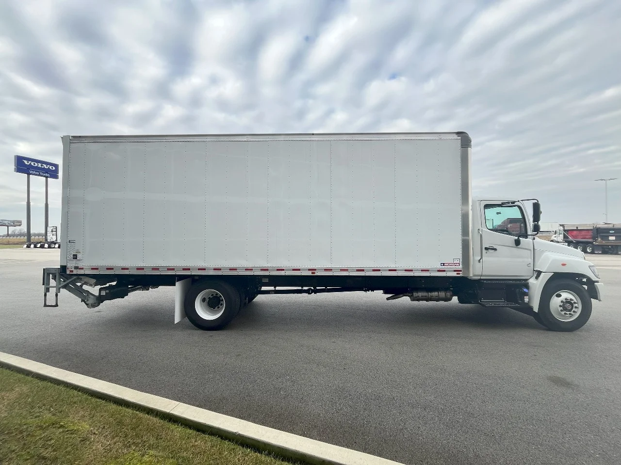 2025 Hino in Pendleton, IN — photo 4