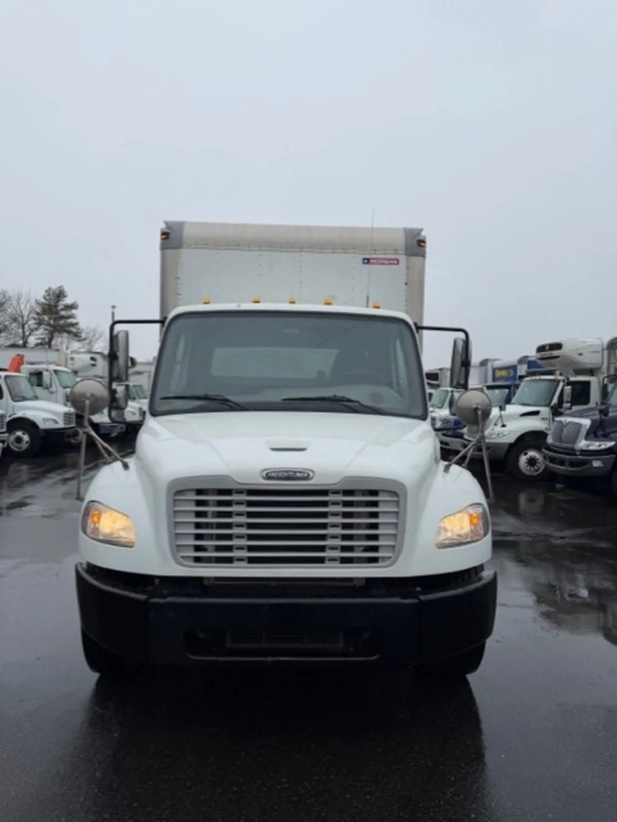 2018 Freightliner M2 106 in Farmingdale, NY — photo 2