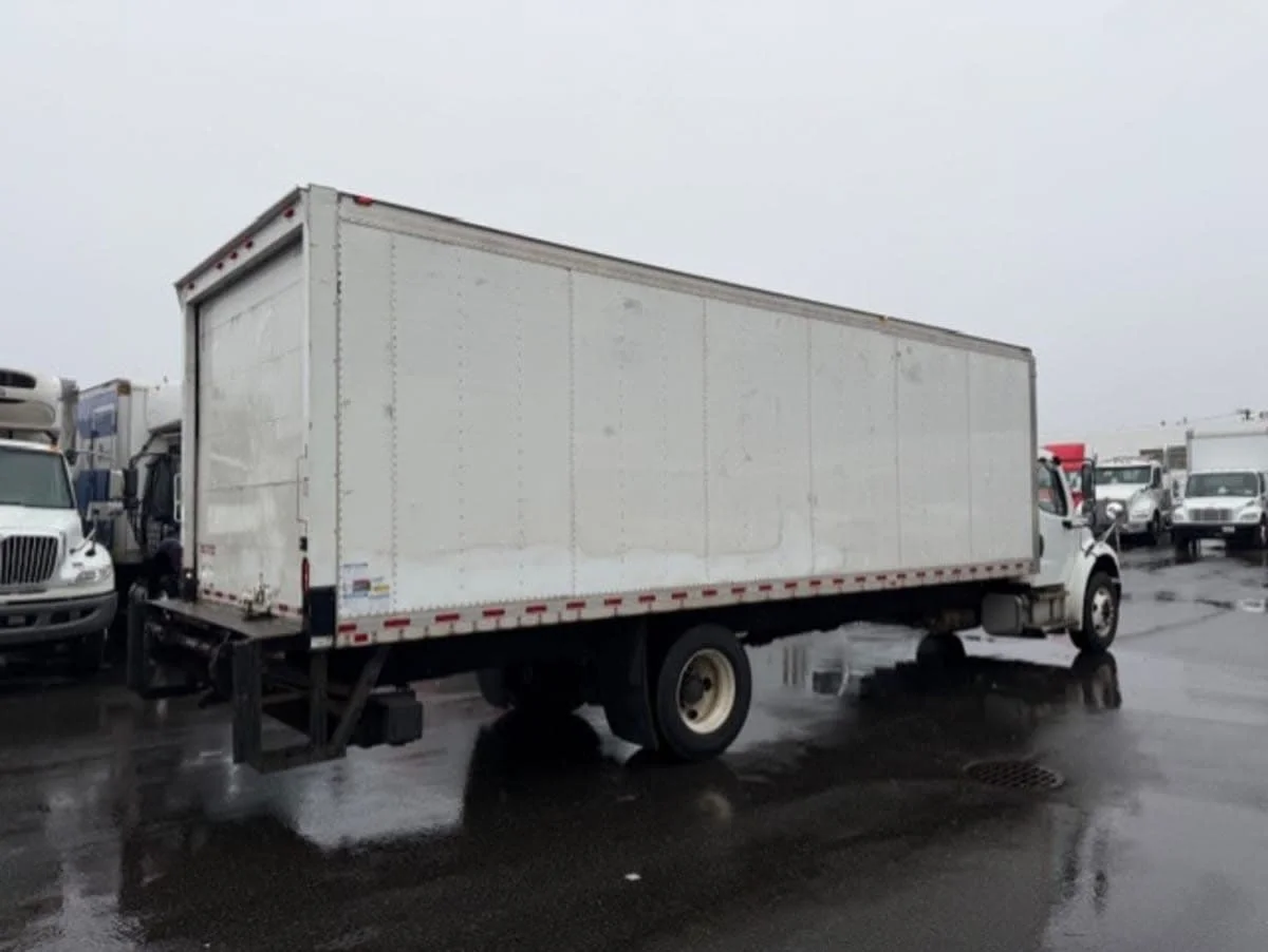 2018 Freightliner M2 106 in Farmingdale, NY — photo 4