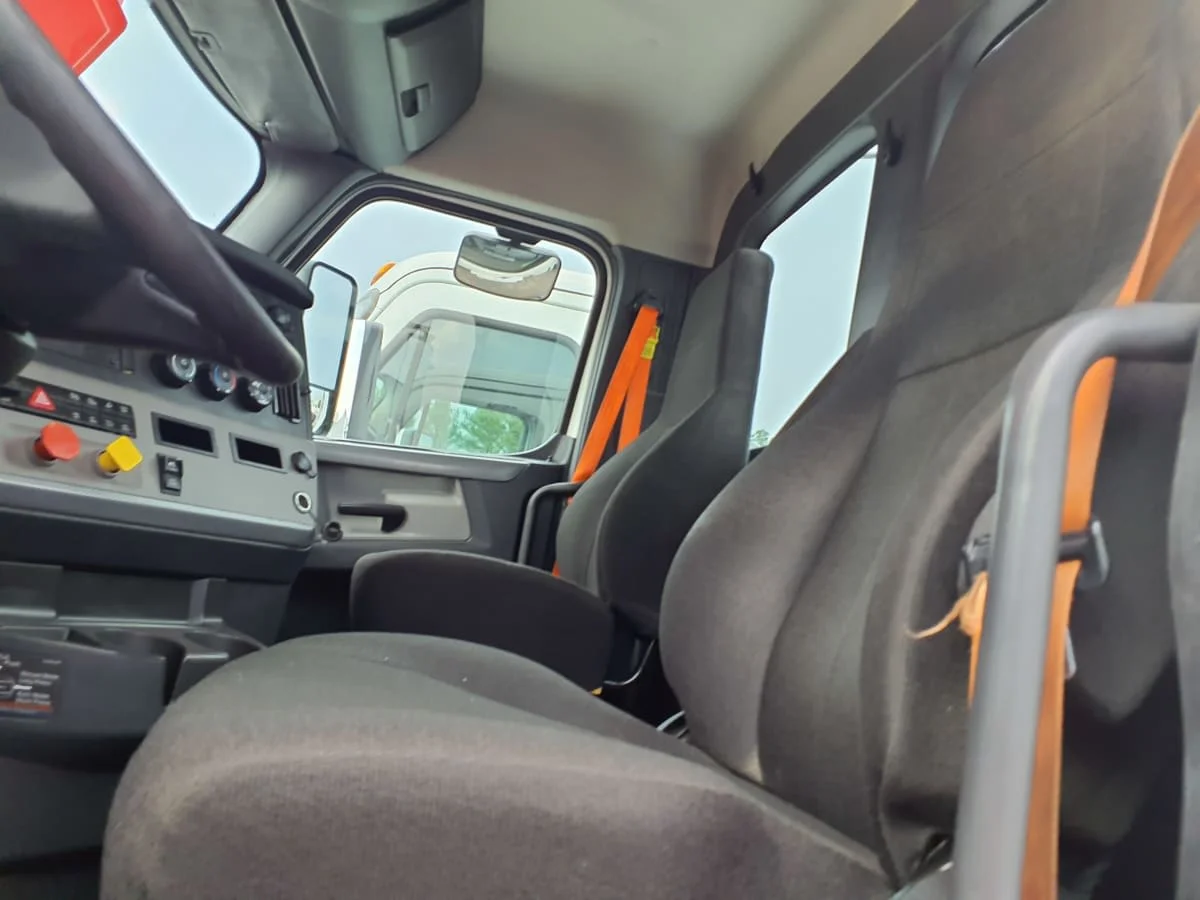 2020 Freightliner Cascadia in Birmingham, AL — photo 7