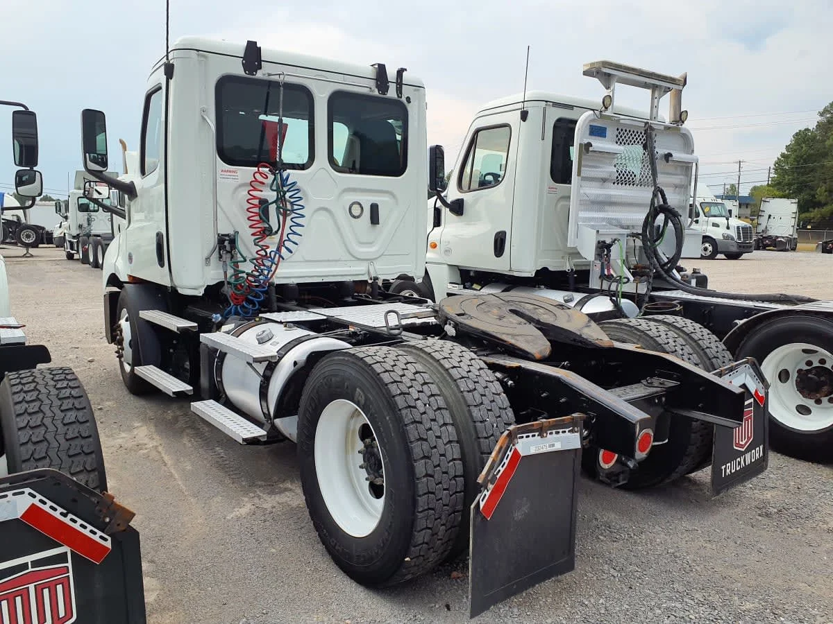 2020 Freightliner Cascadia in Birmingham, AL — photo 6