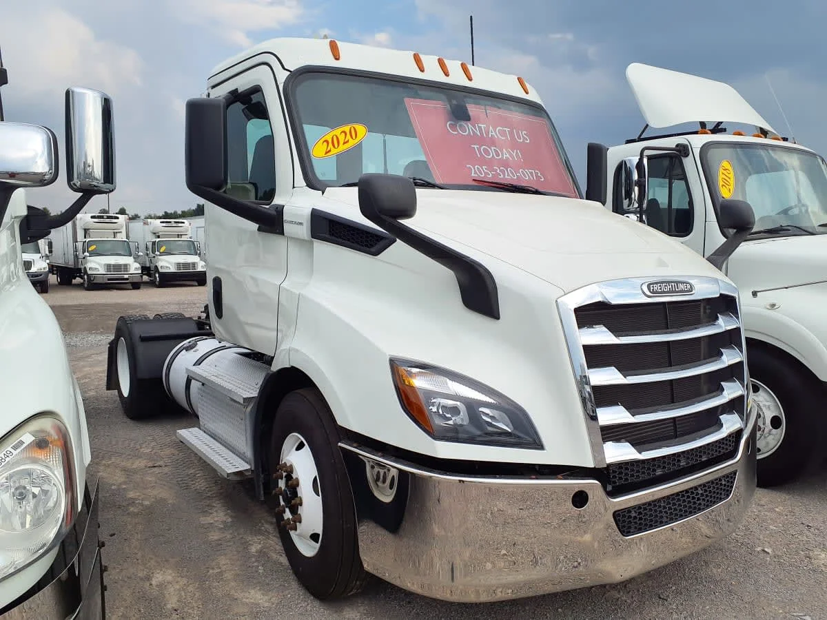 2020 Freightliner Cascadia in Birmingham, AL — photo 3