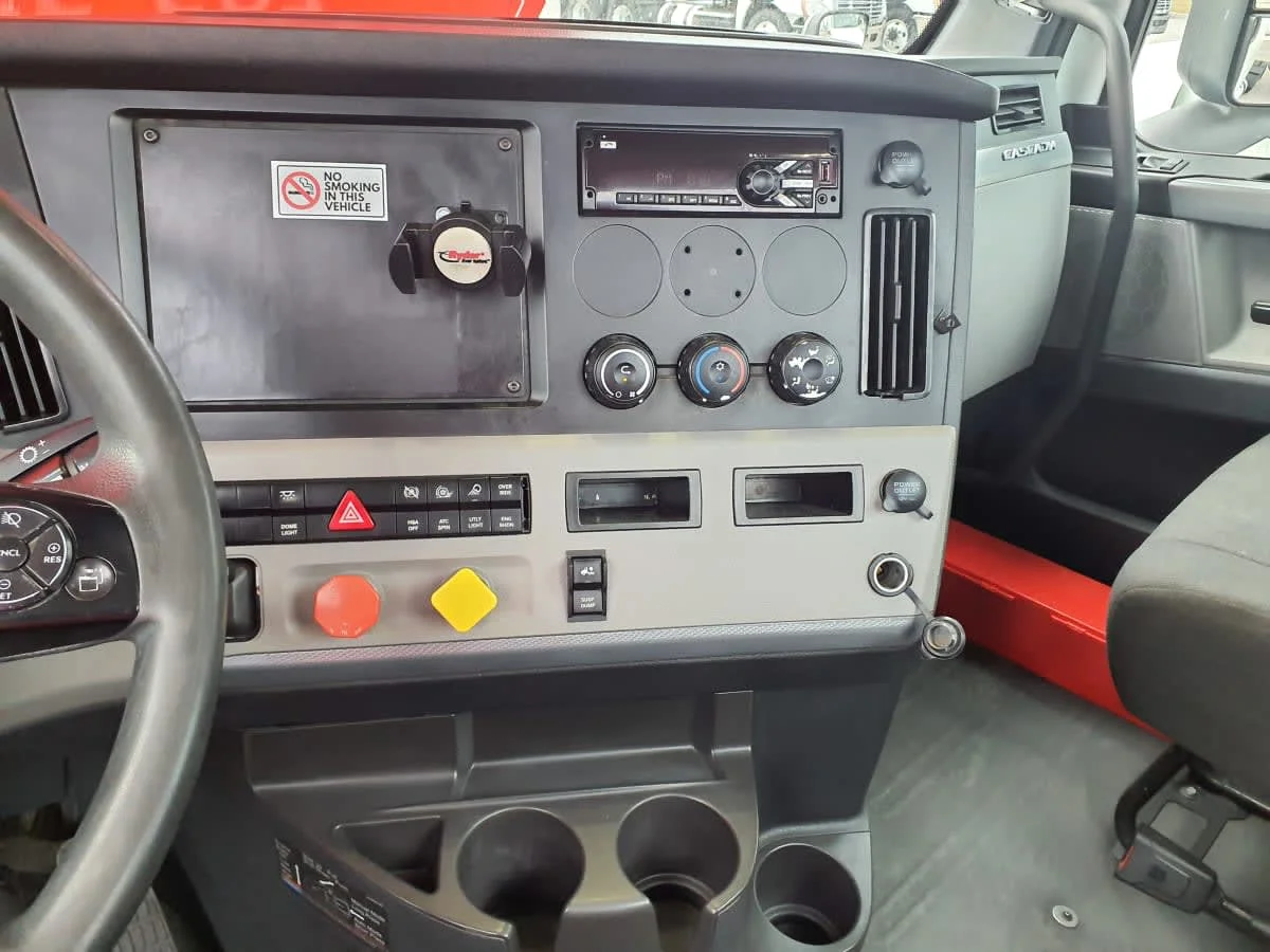 2020 Freightliner Cascadia in Birmingham, AL — photo 10
